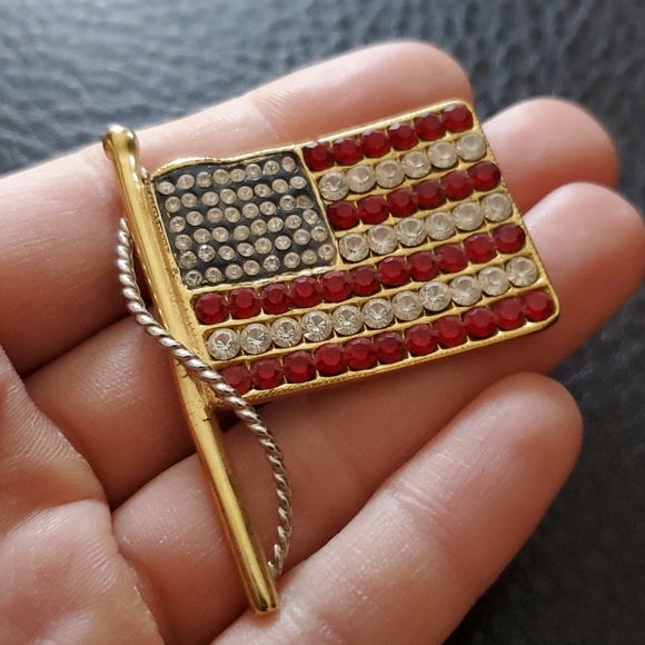 VTG Kenneth Jay Lane flag brooch/pendant - Picture 1 of 7